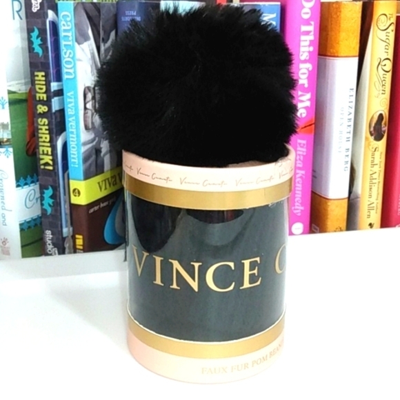 VINCE CAMUTO BLACK RIBBED FAUX FUR POM POM BEANIE STADIUM HAT SIZE OS NWT - Picture 2 of 5